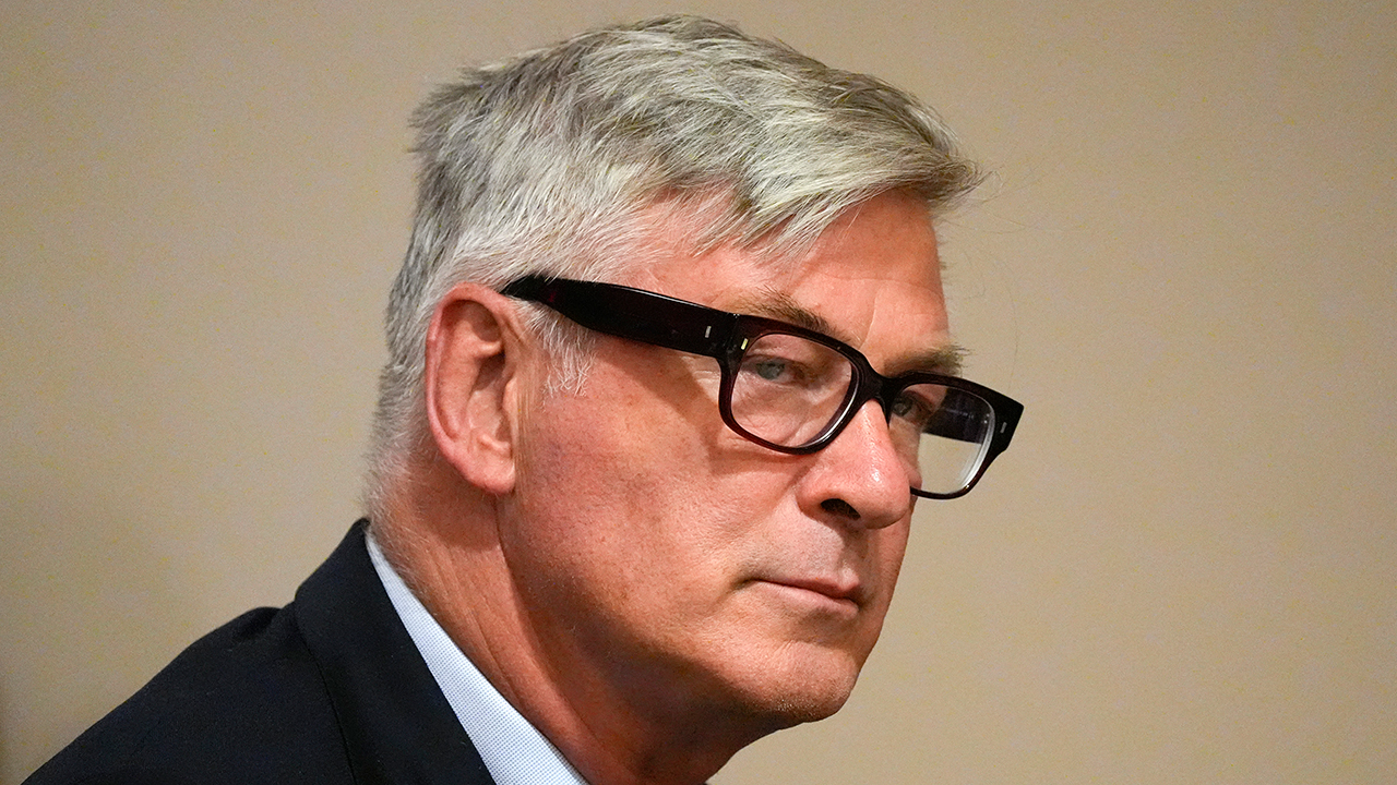 Prosecution calls first witnesses following opening statements in Alec(02)