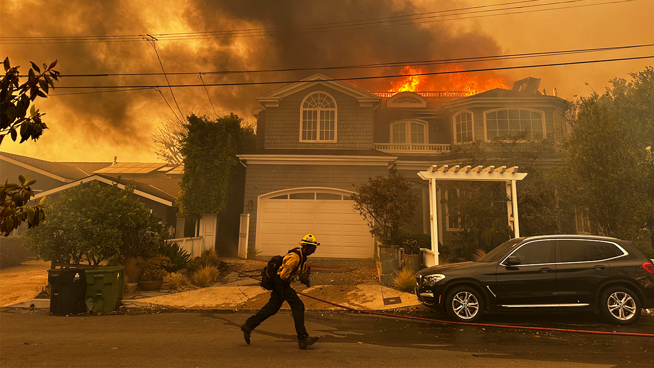 LA fires continue to wreak havoc in California after Palisades flare up |  Live Updates from Fox News Digital