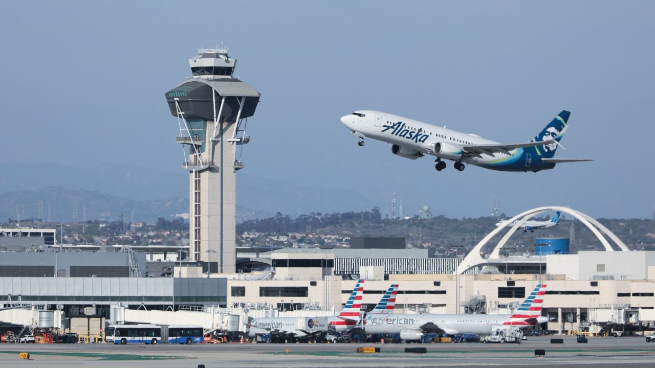 
                            FAA cuts to air traffic begins Friday as government shutdown continues